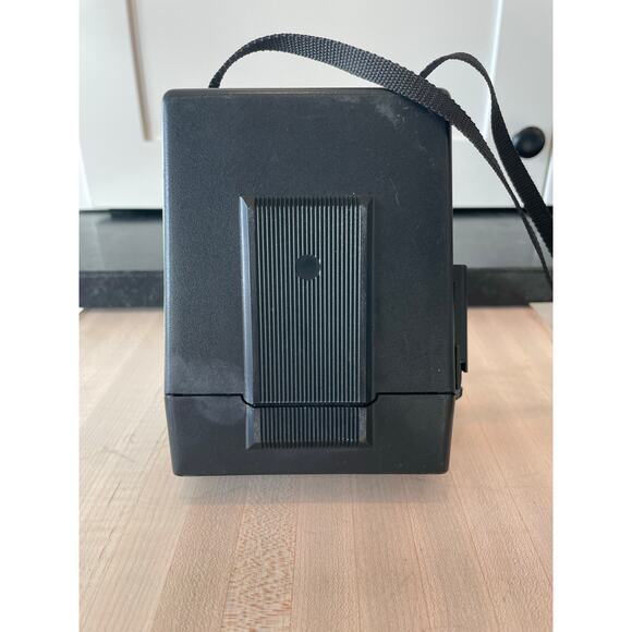Polaroid OneStep 600 Black Instant Camera - Picture 6 of 10